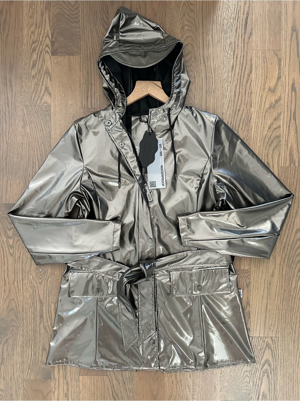 NWT Rains Curve Belted Rain Jacket W3 in Raven Gunmetal Silver Medium